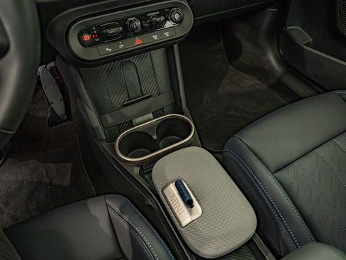Certified 2025 MINI Cooper S FWD image 26