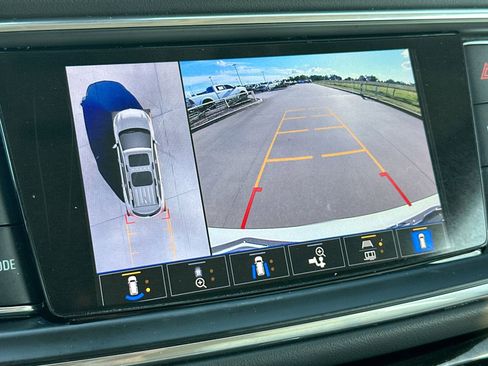 Used 2022 Buick Enclave Premium w/ Surround and Sites Package image 17