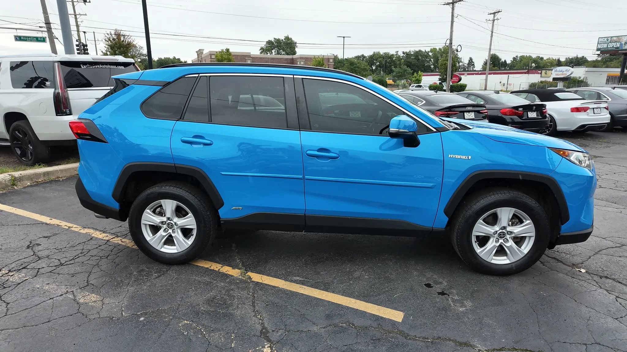 Used 2021 Toyota RAV4 XLE w/ Convenience Package AWD/4WD image 9