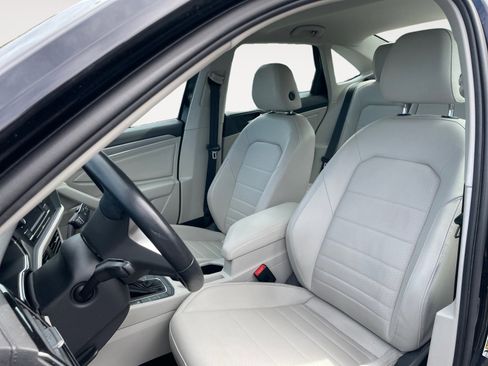 Used 2023 Volkswagen Jetta SE w/ Panoramic Sunroof Package FWD image 10