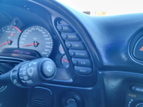 Used 2000 Chevrolet Corvette Coupe w/ Memory Pkg RWD image 17