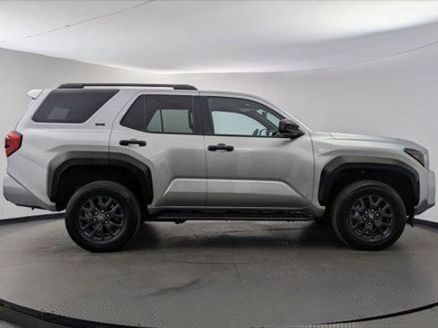 Used 2025 Toyota 4Runner SR5 AWD/4WD image 9
