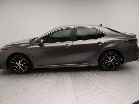 Used 2022 Toyota Camry SE FWD image 12