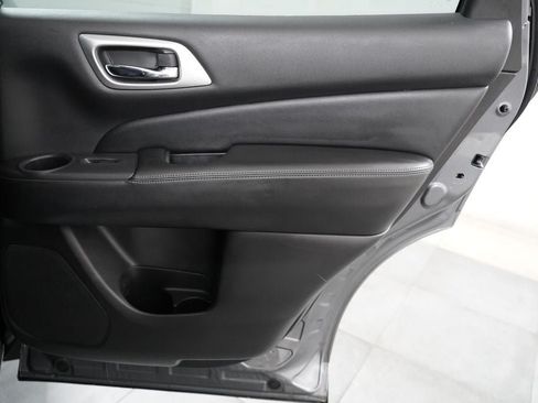 Used 2020 Nissan Pathfinder S AWD/4WD image 23
