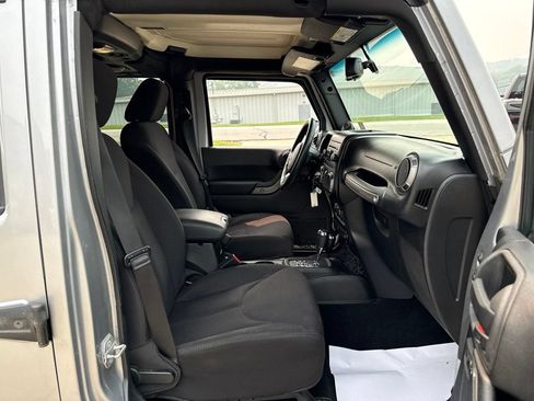 Used 2014 Jeep Wrangler Unlimited Sport w/ Quick Order Package 24S AWD/4WD image 36