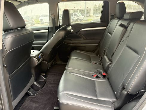 Used 2015 Toyota Highlander XLE AWD/4WD image 26