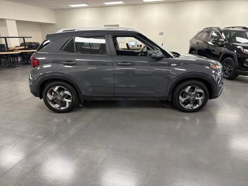 Used 2025 Hyundai Venue SEL FWD image 8
