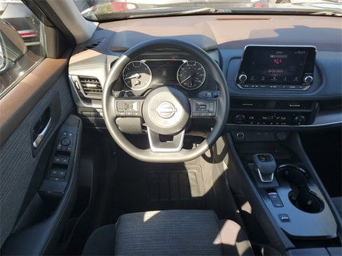 Used 2023 Nissan Rogue SV image 12