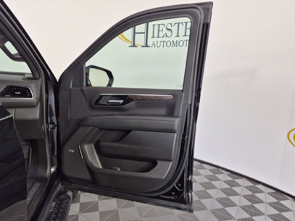 Used 2025 Chevrolet Suburban Z71 w/ Z71 Off-Road Package AWD/4WD image 38