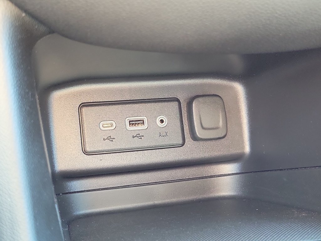 Used 2024 Chevrolet Equinox LT w/ LPO, Floor Liner Package FWD image 24