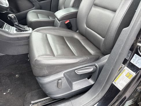 Used 2017 Volkswagen Tiguan S image 11