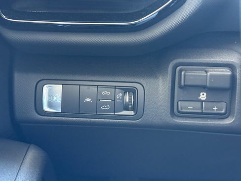 Used 2026 Chevrolet Silverado EV Trail Boss AWD/4WD image 38