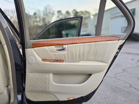 Used 2004 Lexus LS 430 image 31