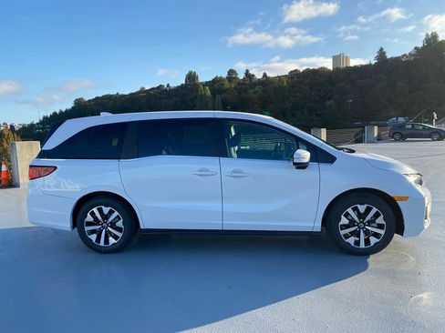 New 2026 Honda Odyssey EX-L image 3