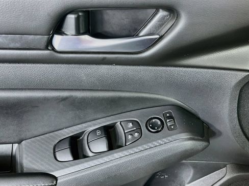 Used 2025 Nissan Altima 2.5 SV FWD image 18