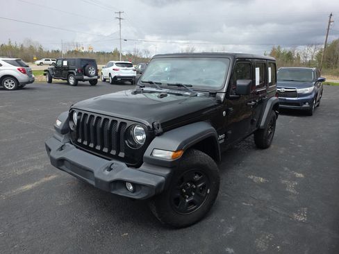 Used 2018 Jeep Wrangler Unlimited Sport AWD/4WD image 2