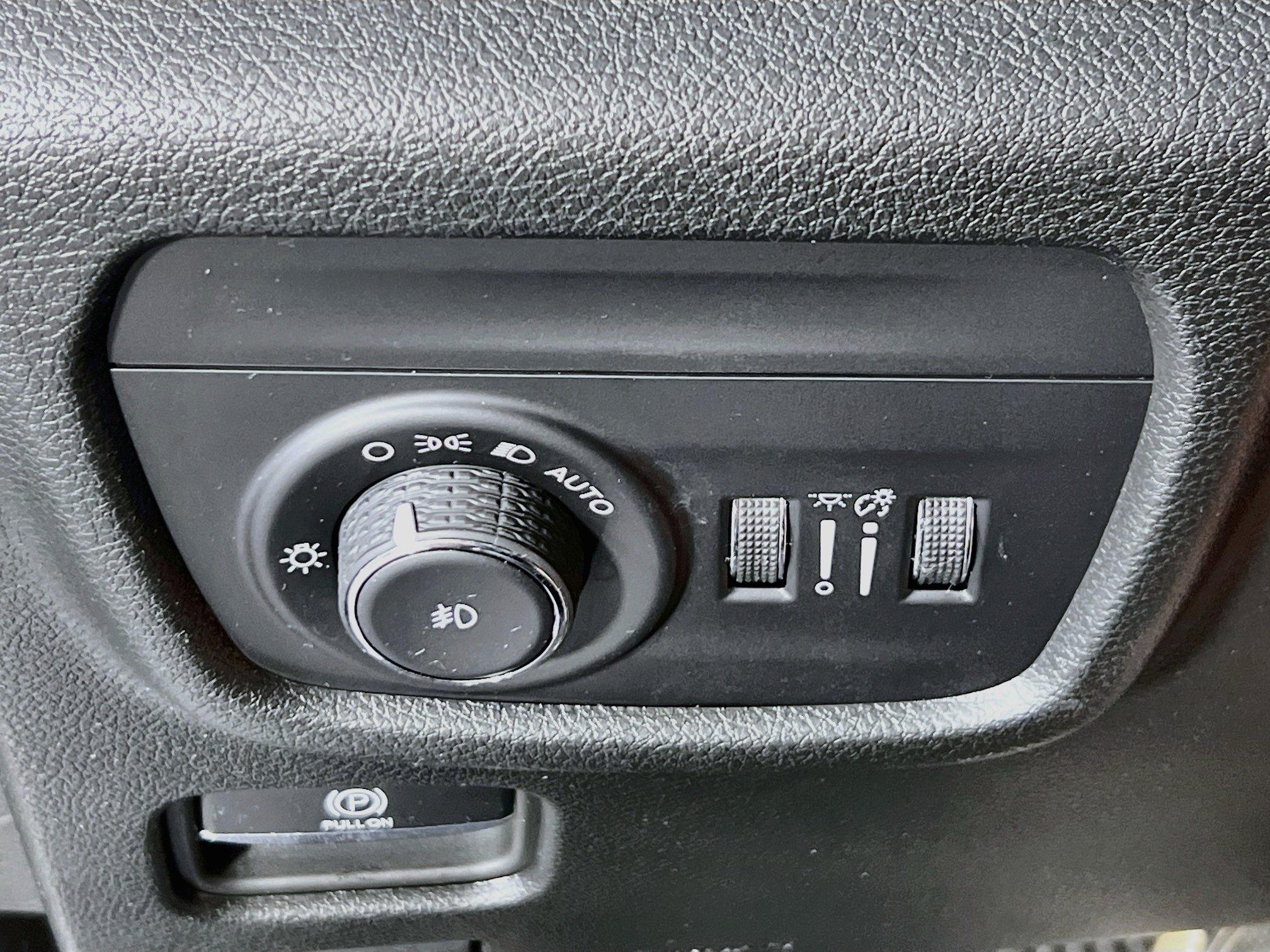 Used 2023 Jeep Grand Cherokee L Limited w/ Black Appearance Package AWD/4WD image 10