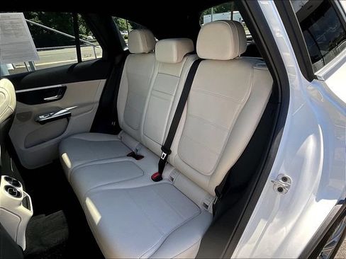 Used 2026 Mercedes-Benz GLC 300 4MATIC image 24