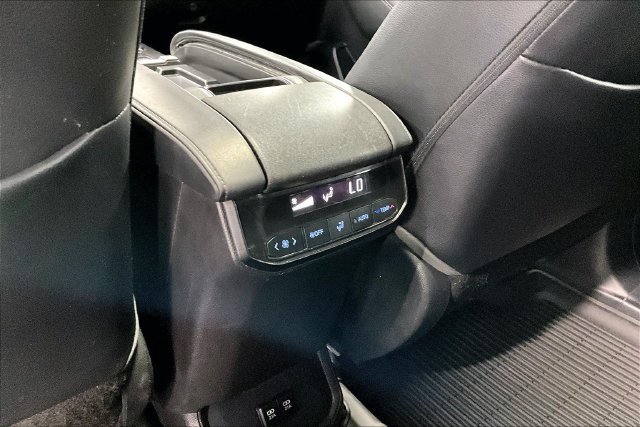 Used 2021 Toyota Highlander XLE AWD/4WD image 12