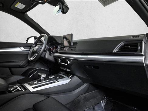 Used 2020 Audi Q5 Premium image 23