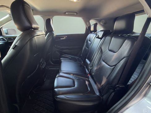 Used 2022 Ford Edge Titanium AWD/4WD image 9