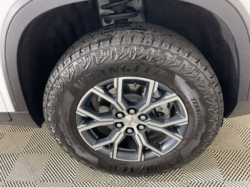 Used 2025 GMC Acadia AT4 image 11
