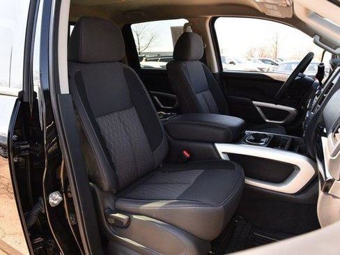 Used 2024 Nissan Titan SV w/ SV Convenience Package image 25