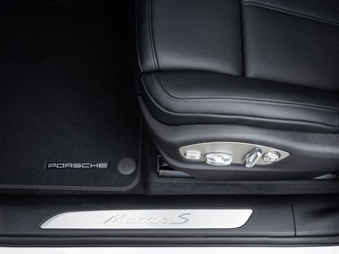 Certified 2026 Porsche Macan S AWD/4WD image 21