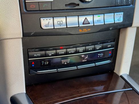 Used 2016 Mercedes-Benz E 350 4MATIC Sedan image 22