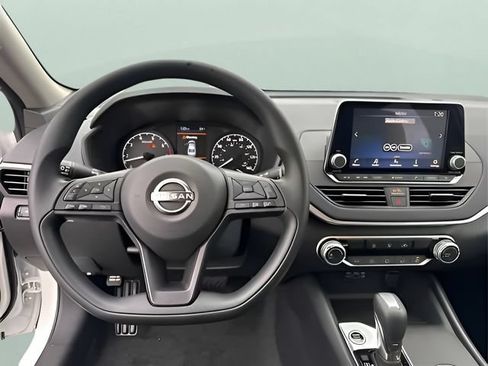 Certified 2025 Nissan Altima 2.5 S FWD image 36