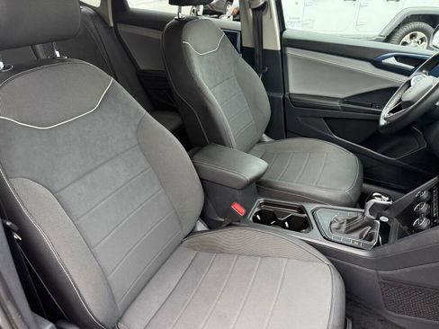 Used 2024 Volkswagen Taos SE image 28