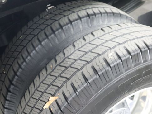 Used 2014 GMC Sierra 3500 SLT w/ SLT Convenience Package image 28