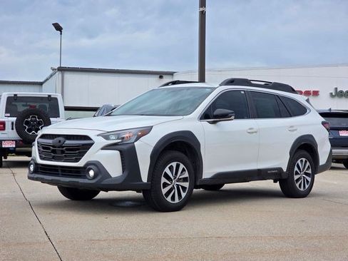 Used 2023 Subaru Outback Premium AWD/4WD image 3