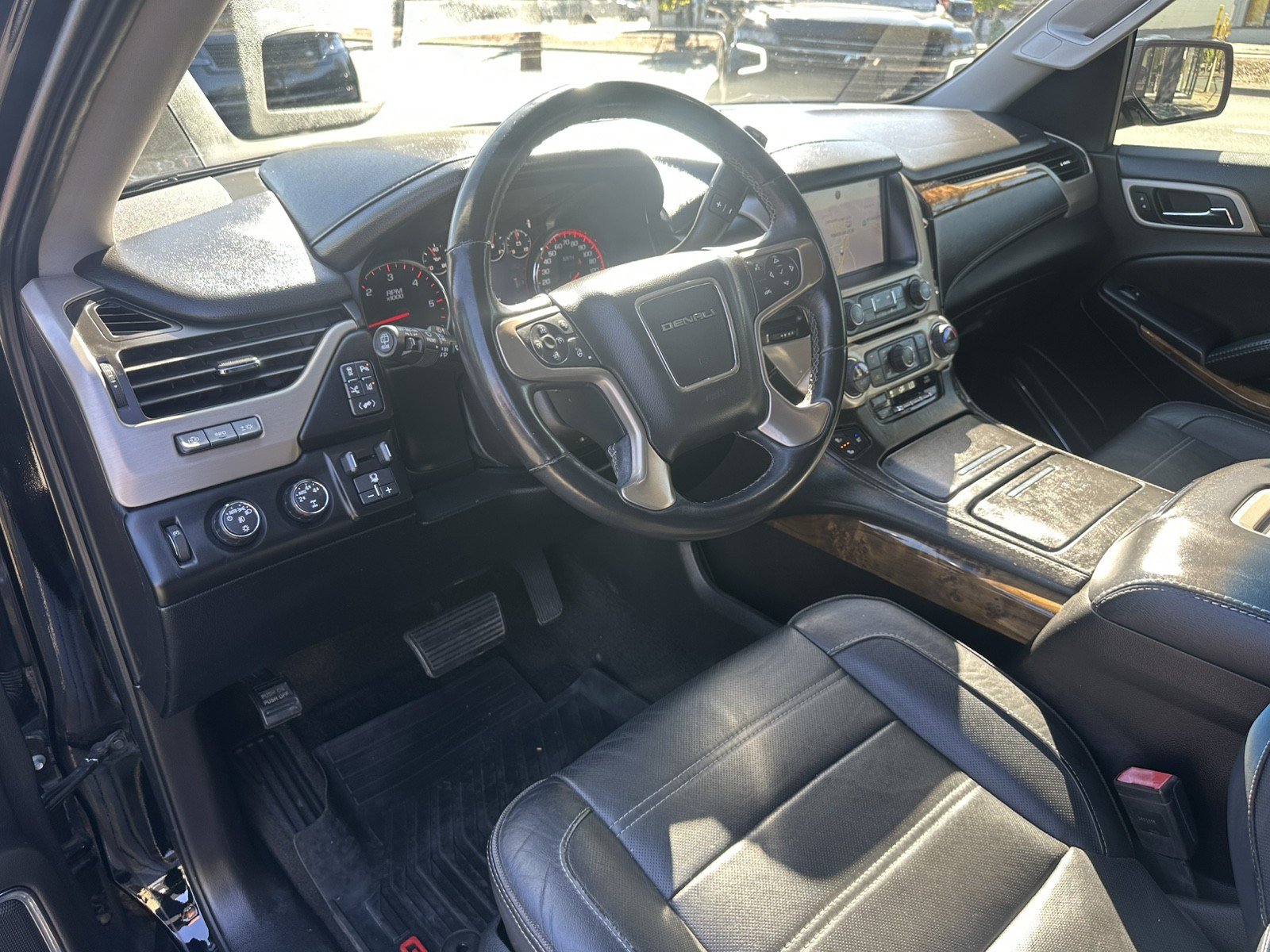 Used 2015 GMC Yukon Denali w/ Premium Package AWD/4WD image 19