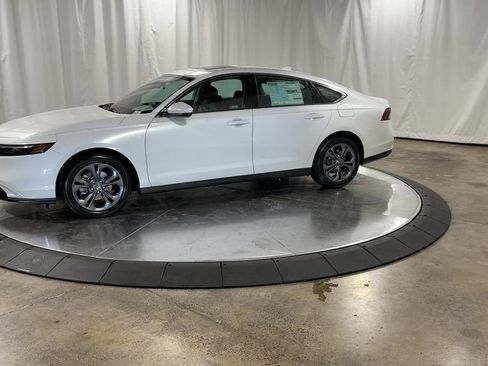 Used 2023 Honda Accord EX image 6