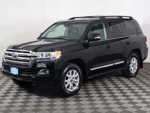 Used 2020 Toyota Land Cruiser image 12