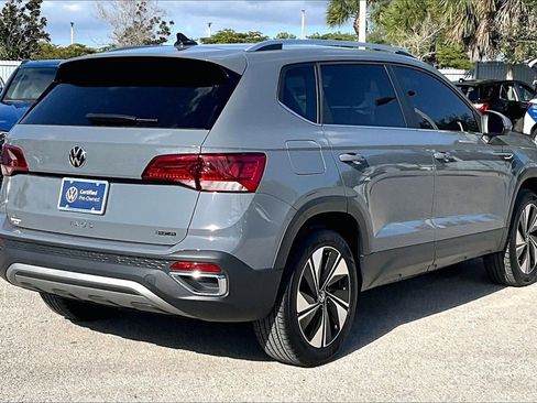 Certified 2024 Volkswagen Taos SE image 5
