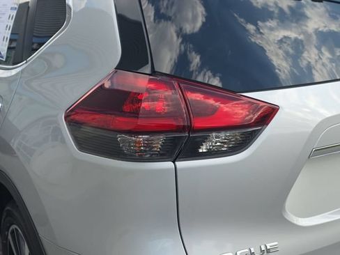 Used 2020 Nissan Rogue SL FWD image 35