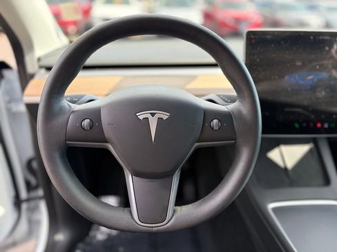 Used 2023 Tesla Model Y Long Range AWD/4WD image 17