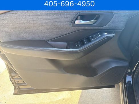 Used 2022 Nissan Rogue SV FWD image 12