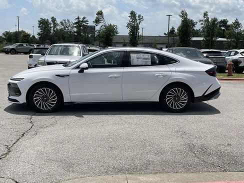 New 2025 Hyundai Sonata Limited image 4
