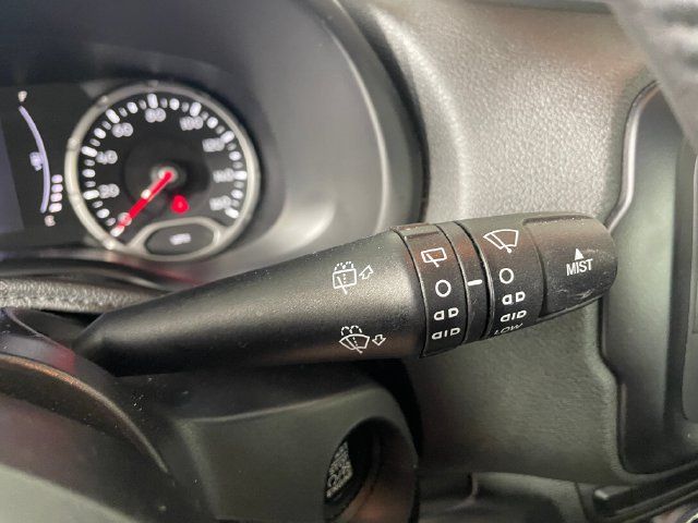 Used 2015 Jeep Renegade Latitude w/ Popular Equipment Group AWD/4WD image 12