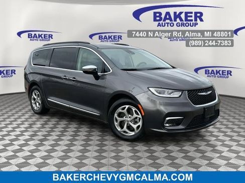Used 2023 Chrysler Pacifica Limited image 1