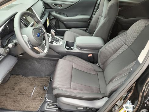 Used 2025 Subaru Outback Premium image 3