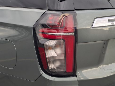 Used 2023 Chevrolet Suburban Premier image 11