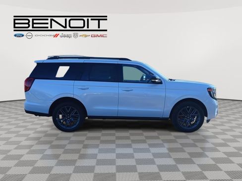 New 2025 Ford Expedition Platinum w/ Stealth Performance Package AWD/4WD image 4