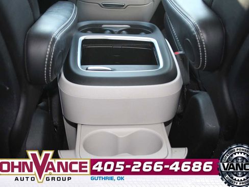 Used 2024 Chrysler Pacifica Touring-L image 24