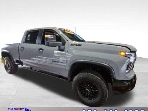 Used 2024 Chevrolet Silverado 2500 ZR2 w/ Technology Package image 5