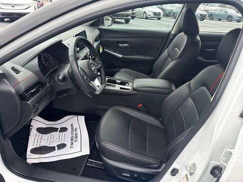 Used 2025 Nissan Sentra SR w/ SR Premium Package image 10