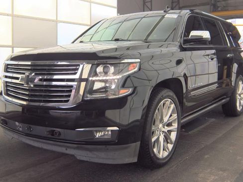Used 2019 Chevrolet Suburban Premier w/ Premier Plus Edition AWD/4WD image 1